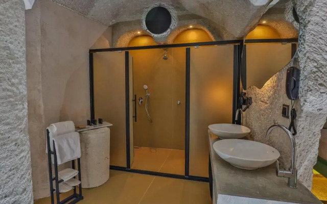 Eka Cave Maison