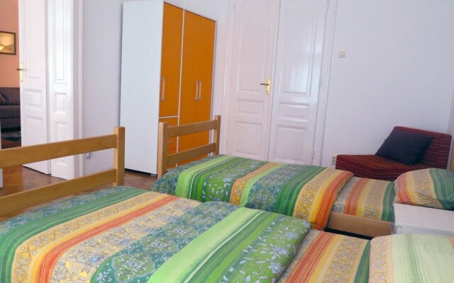 Traveler's Hostel & Apartments