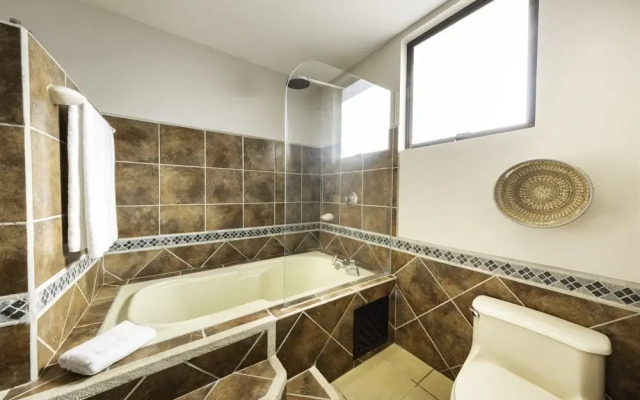 5th Flr Ocean View Penthouse With 2 Level Balcony