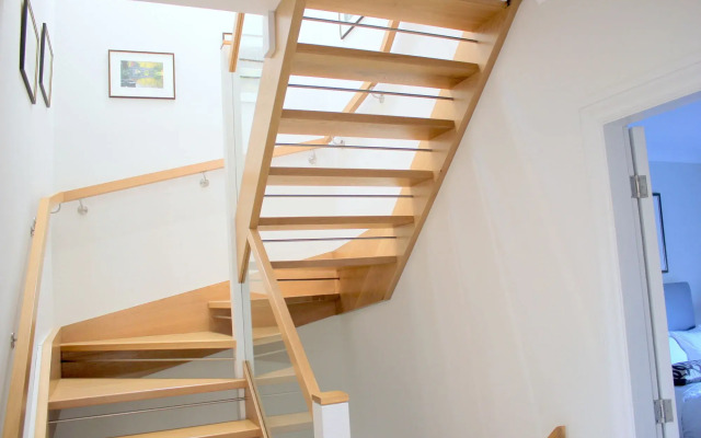 Peymans - The Luxurious Duplex Serviced Apartment