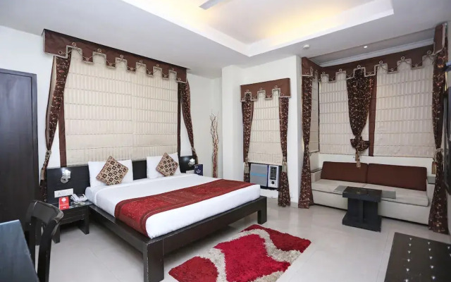 OYO 9612 Hotel Royal Ramiro