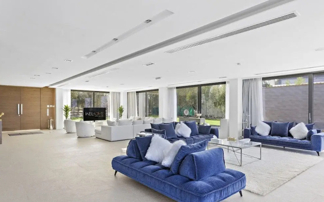 WelHome - Extraordinary Giant Water Villa on Nurai Island