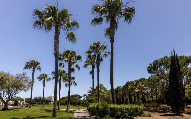 Domes Lake Algarve