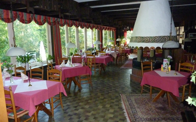 AKZENT Hotel Zur Wasserburg , bed & breakfast