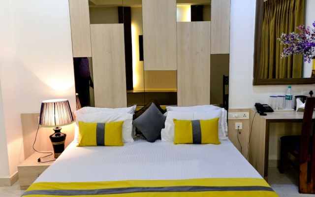 Oyo 11367 Hotel Yellow