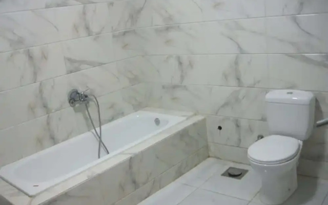 Three Bedroom Apartment With Pyramids View