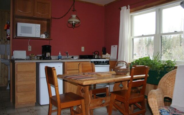 Poplar Creek Guesthouse Bed & Breakfast