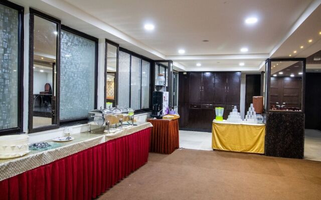 OYO 4376 Imax Inn