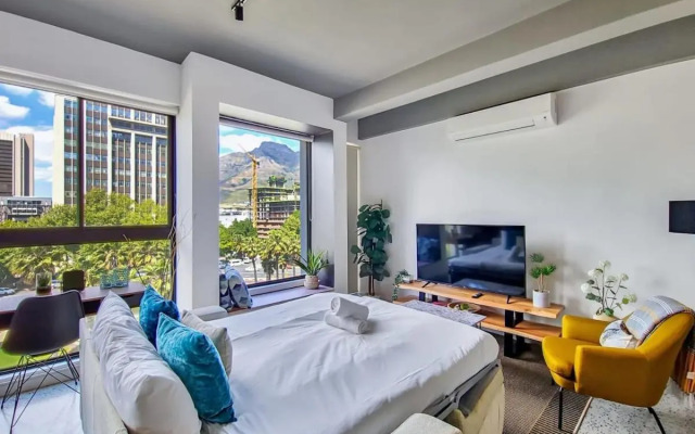 City Oasis Apartment with Rooftop Pool!