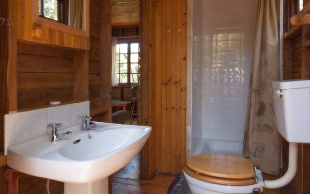 Woodlands Cottages & Camping