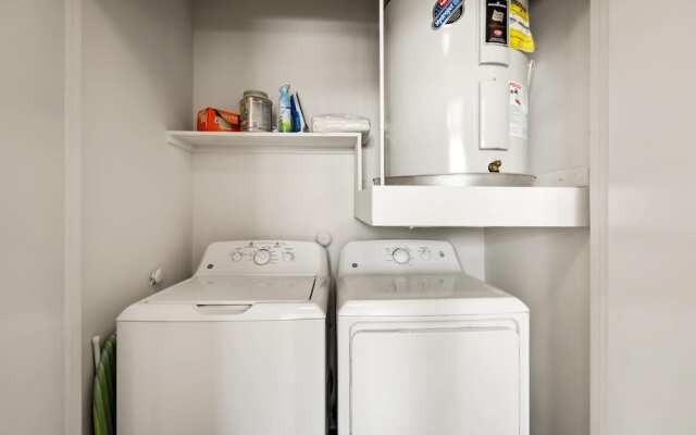 Plano Executive 1BD 1BA Apartment