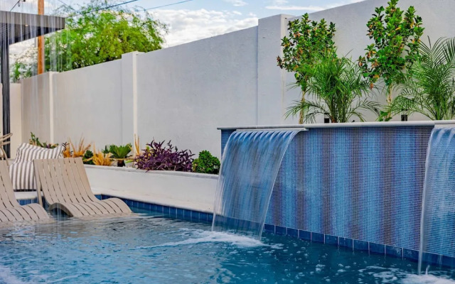 The Carlisle Experience 4 Showers Heated Pool