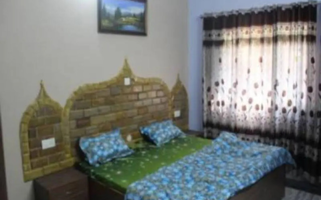 Hotel Golden Crown
