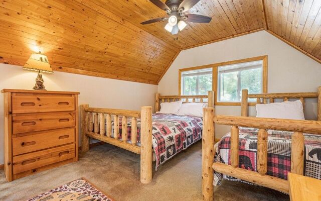 Cabin at Slope's Edge