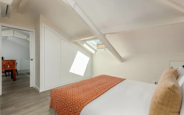 Spacious 4-bedroom Apartment in Porto
