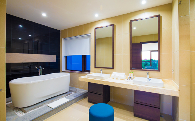 Mercury Phu Quoc Resort & Villas Hotel