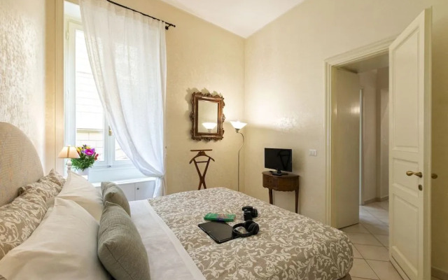 Rome Trevi Fountain Apartment