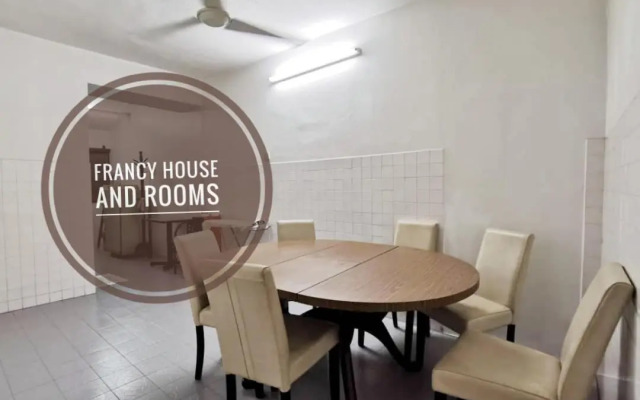 Chill and Traditional House in Bercham Ipoh