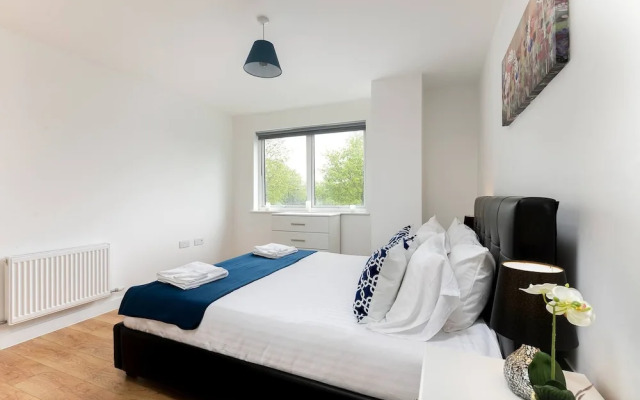 Skyvillion Tower Point Enfield 1bed W Balcony