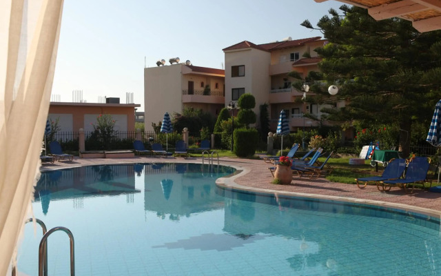 Lyristis Dinos Studios & Apartments