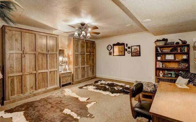 Bear Crossing - Three Bedroom Cabin