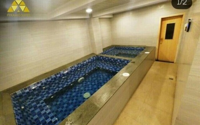 pyramid suites Hotel