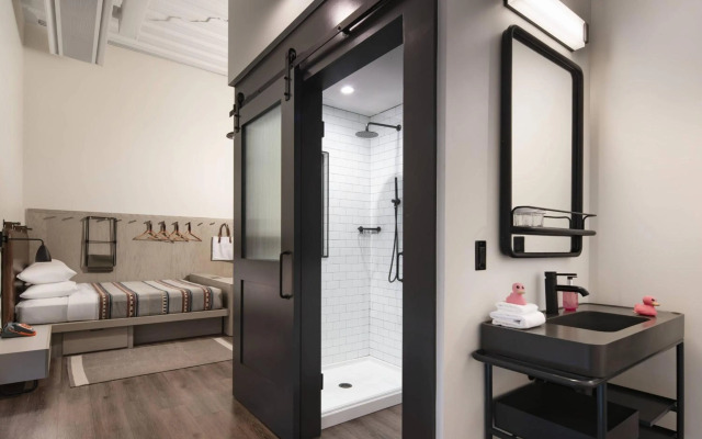 Moxy Nashville Vanderbilt Area