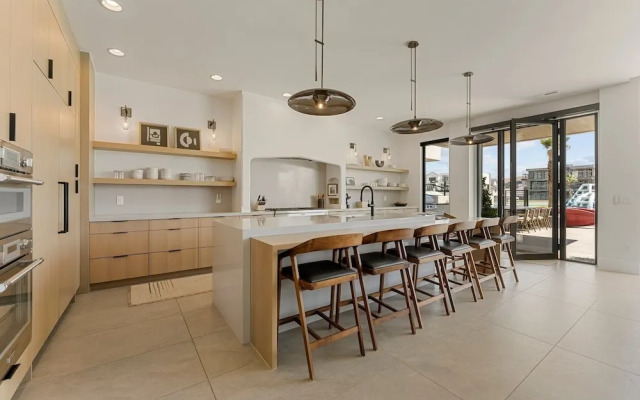 Luxury Beachside 7 Bedroom Home