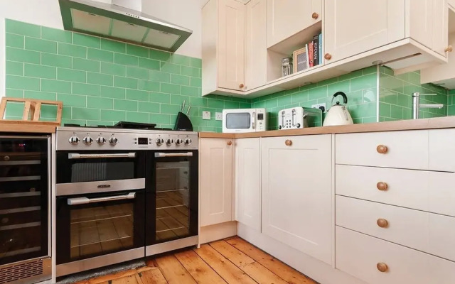 Bright Spacious and Luxurious Central Apartment