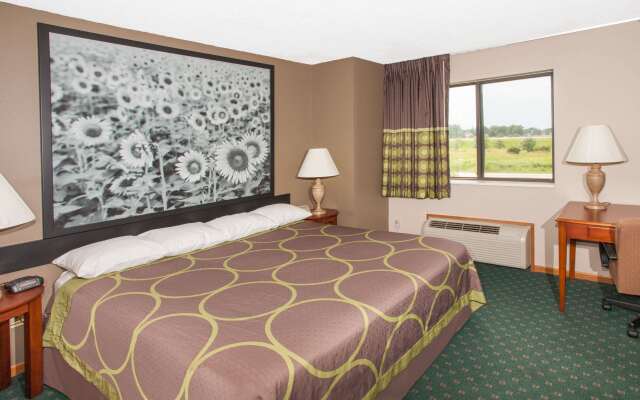 Super 8 by Wyndham Anamosa IA