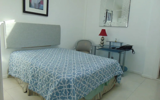 Modern Townhome Prime Location