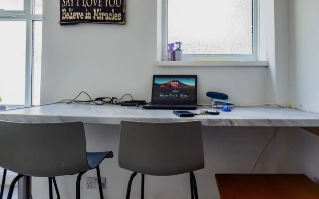 WoodHus Lodge  Cosy Large Family  Room 4