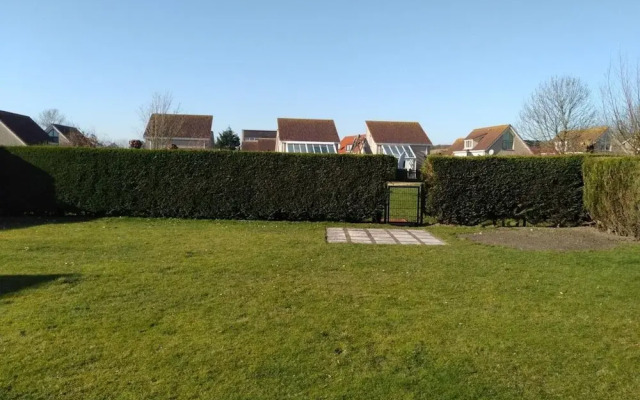 Amazing Bungalow With Garden