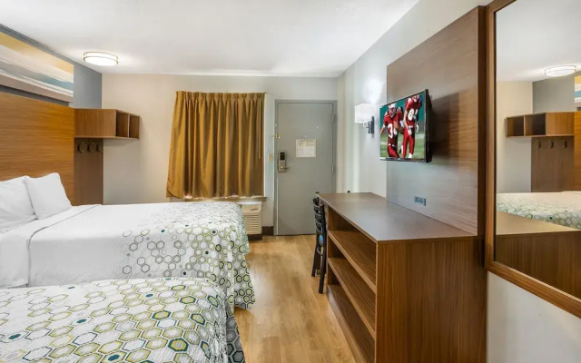 HomeTowne Studios by Red Roof Lancaster