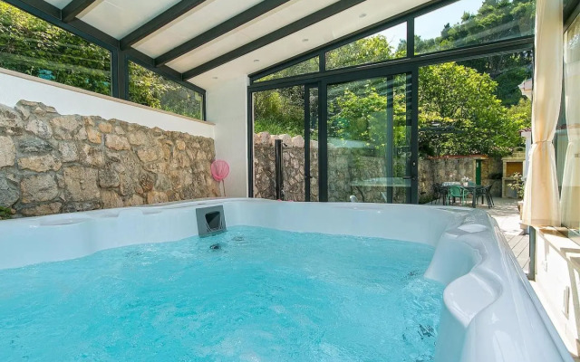 House Mario in Podgora, jacuzzi