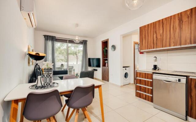 SunnyVillas: 2BR Mythical Apt*Swimming Pool*AK04