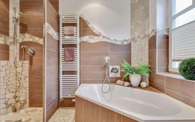 Spacious Apartment With Private Terrace