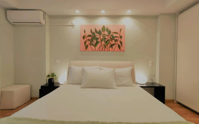 Luxury Garden Apartment Glyfada