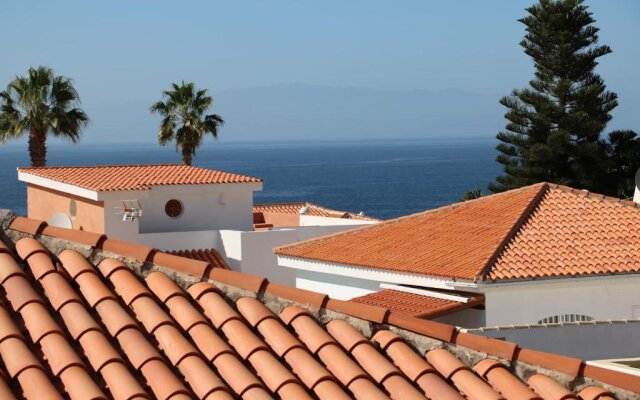 Villa Sueño Azul with private pool, sea view, terrace, aircondition, Wifi, 450 m to the beach
