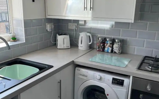 Impeccable 5-bed Apartment in Southend-on-sea