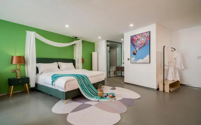 No Flowers Boutique Hostel