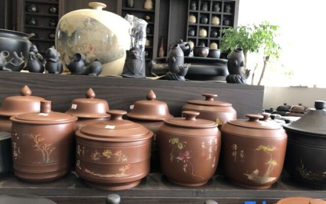 Xihan Hotel (Jianshui Ancient City Small Train Store)