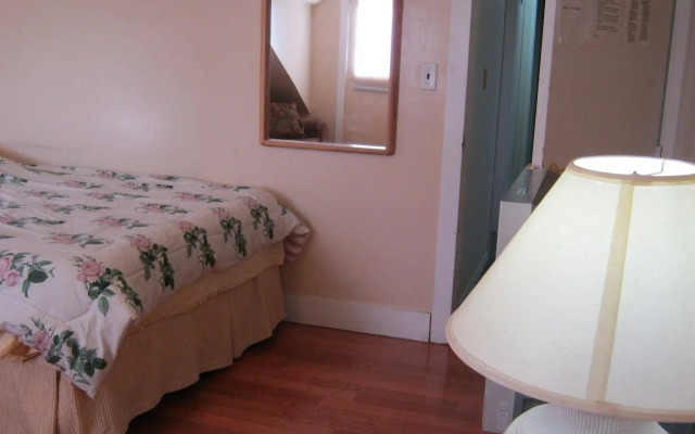 Kelowna Okanagan Lake Hostel