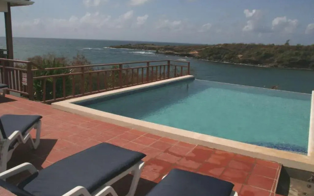 Two Bays Beach Villa Apartment and Studios