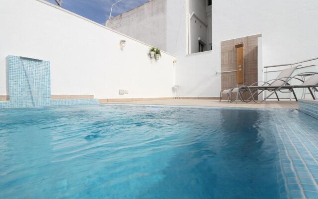 Sitges Centre Mediterranean House- 5 Bedroom, 4 Bathroom, Terrace Courtyard, Private Rooptop Pool