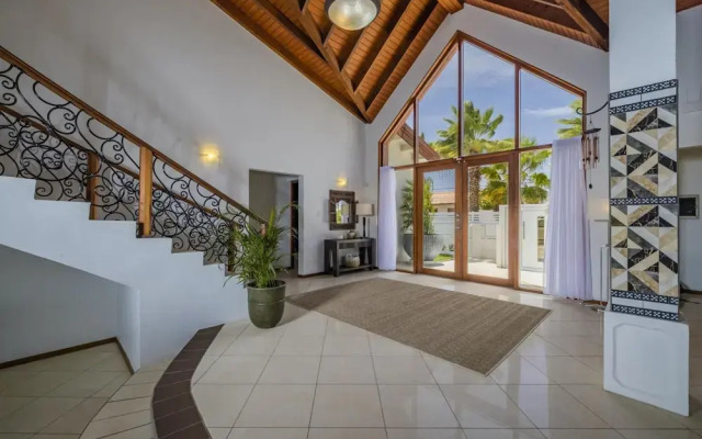 Villa Salina - 5BR w Pool Jacuzzi Sauna