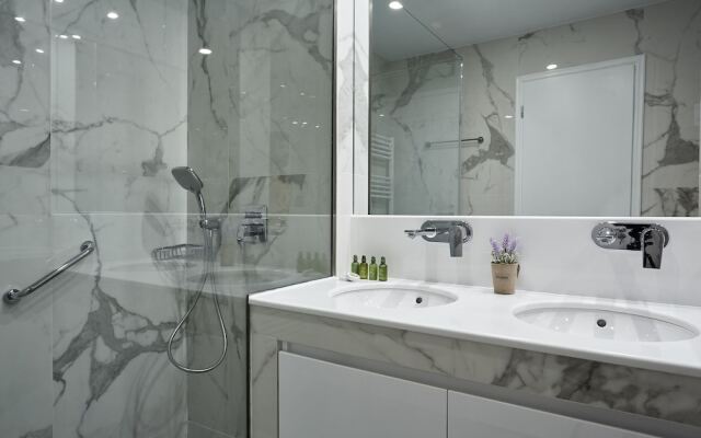Luxurious Spacious Apt next  Hilton Area