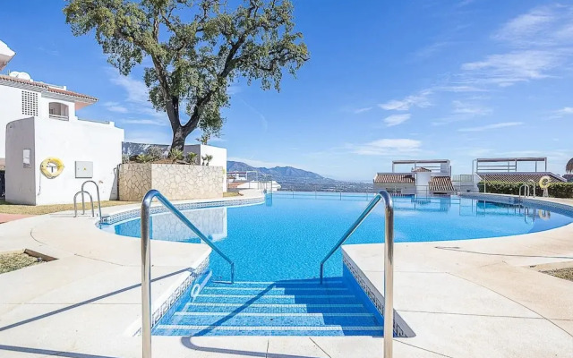 Apt Mairena Forest sea View & Pool