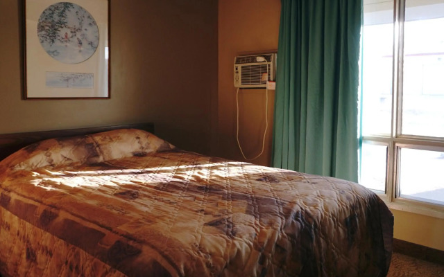 The Ritz Cafe and Motor Inn