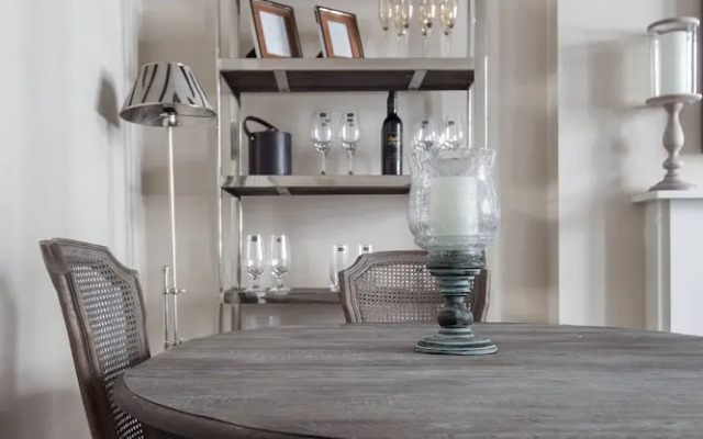 Cathcart Road IV by Onefinestay